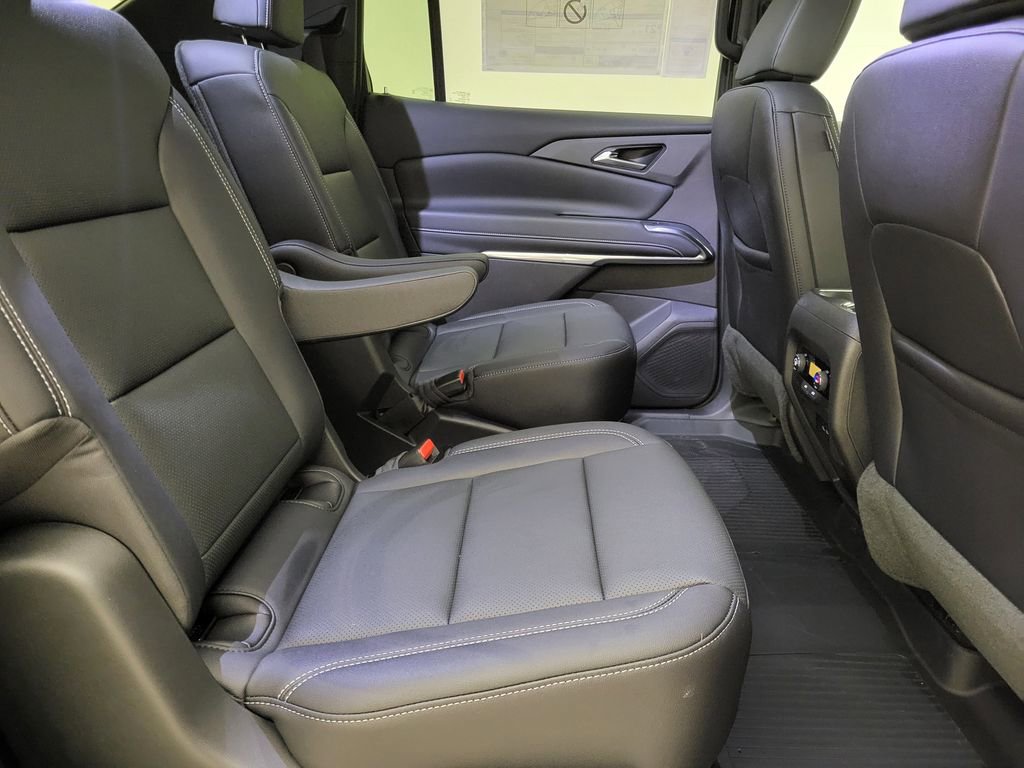 2025 Chevrolet Traverse photo 37