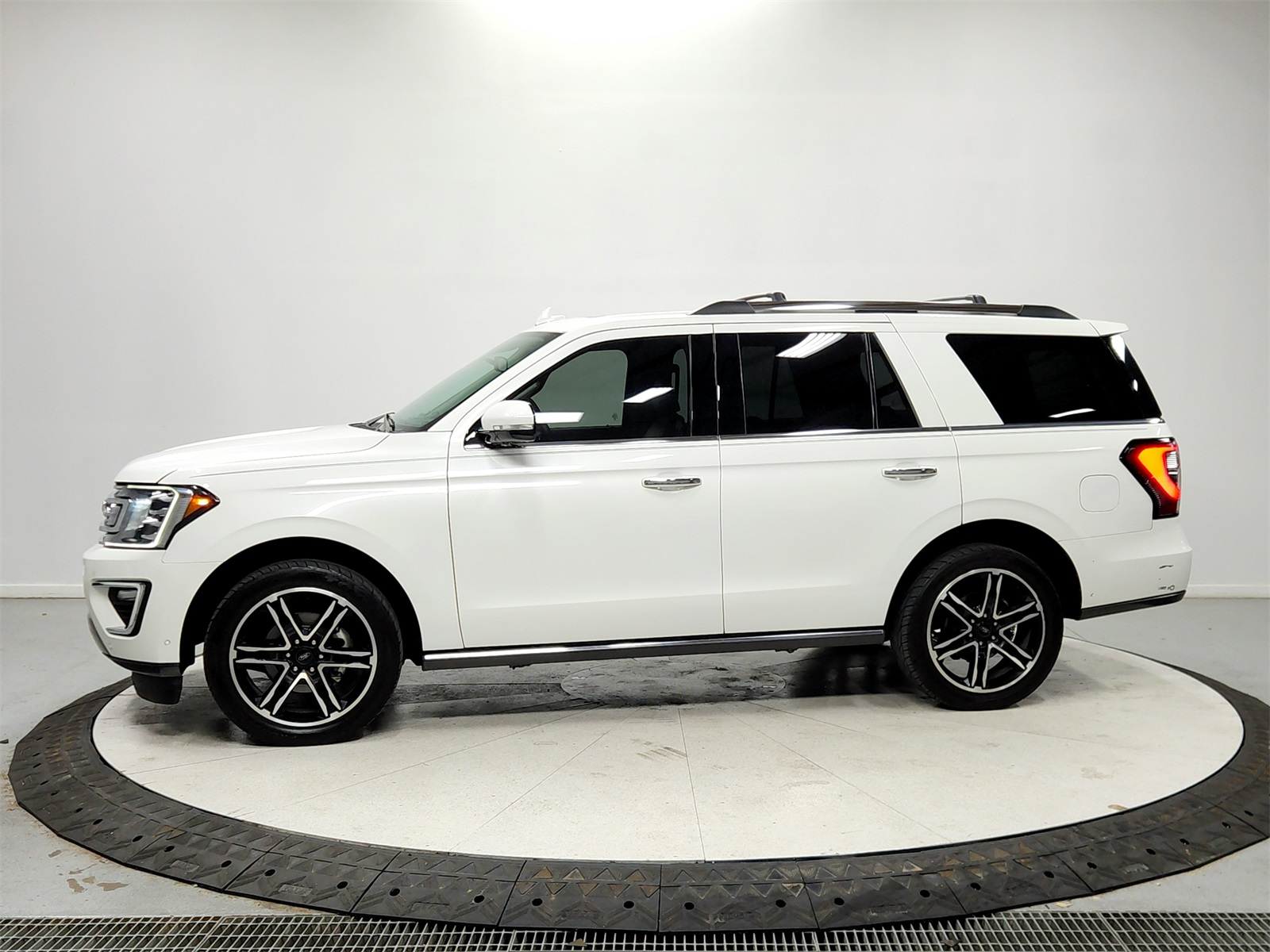 2021 Ford Expedition Limited photo 4