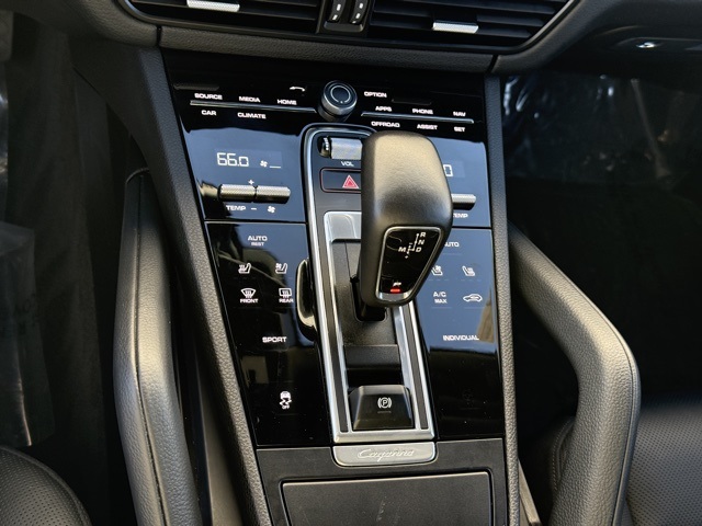 2023 Porsche Cayenne Base photo 16