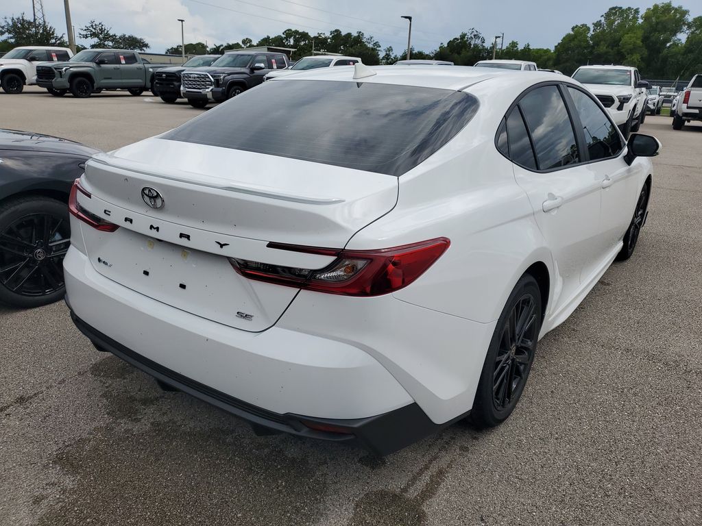 2025 Toyota Camry SE photo 5