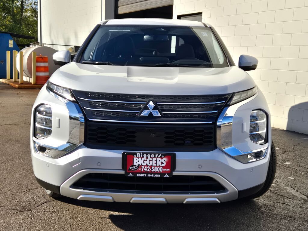 2025 Mitsubishi Outlander PHEV SE photo 2