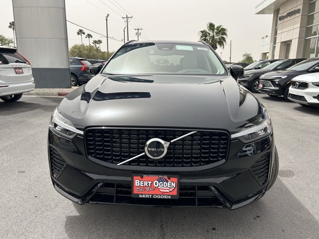 2025 Volvo XC60 B5 Plus photo 2