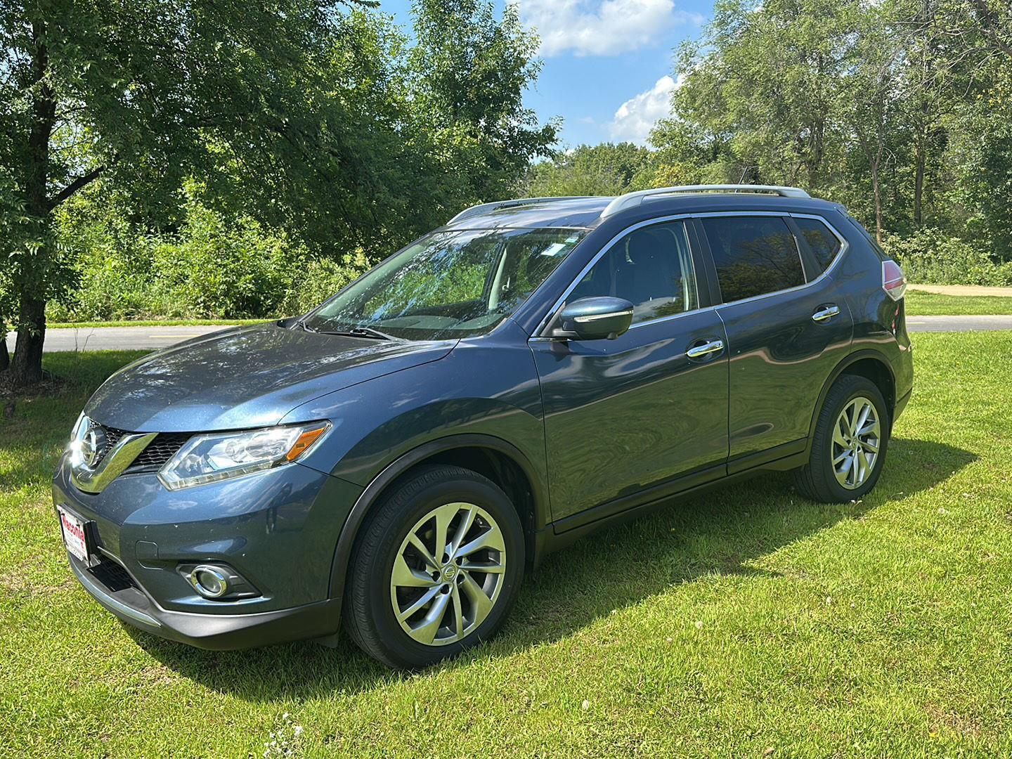 Used 2015 Nissan Rogue SL with VIN 5N1AT2MV2FC780454 for sale in Waconia, Minnesota