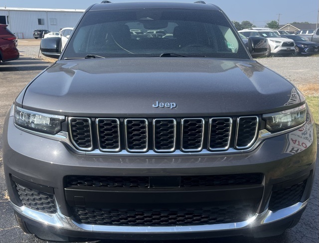 2023 Jeep Grand Cherokee Laredo photo 2