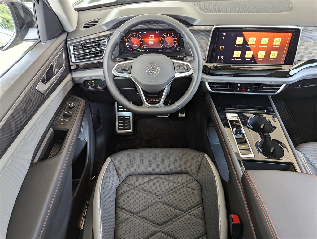 2025 Volkswagen Atlas SE Technology Peak Edition photo 9
