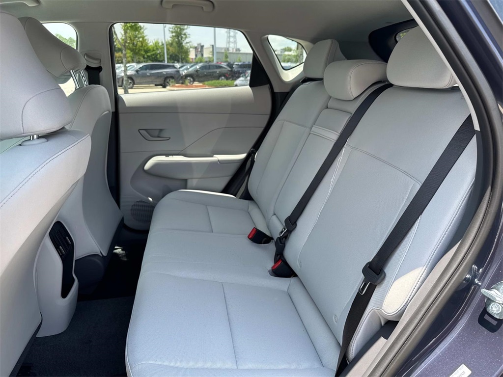 2025 Hyundai Kona SEL photo 6