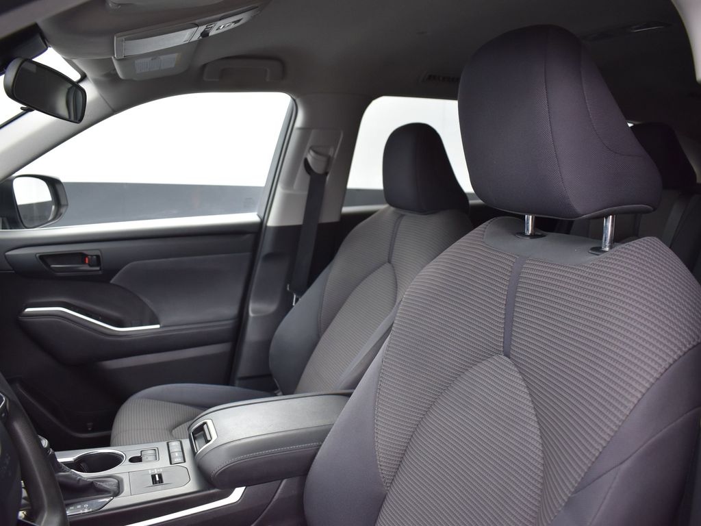 2020 Toyota Highlander L photo 8