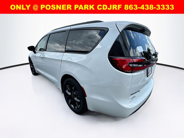 2026 Chrysler Pacifica Limited photo 7