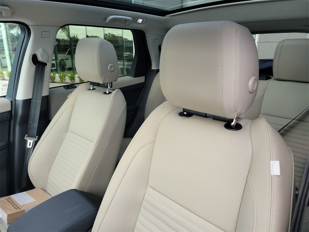 2025 Land Rover Discovery Sport S photo 11