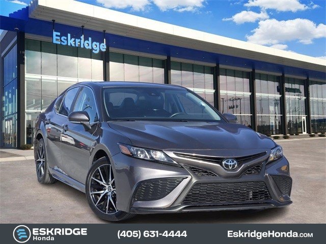 2024 Toyota Camry SE's photo