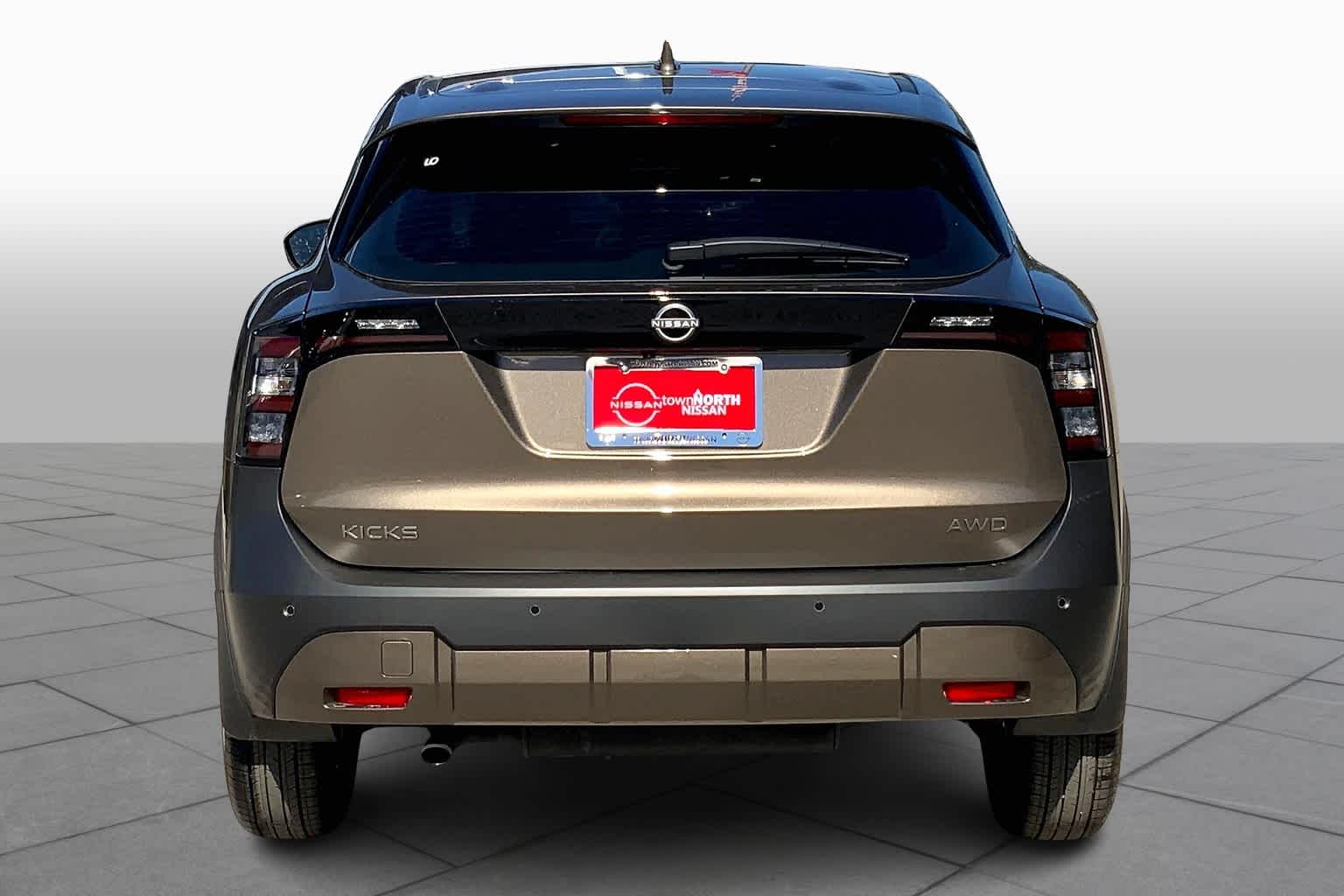 2025 Nissan Kicks S photo 4