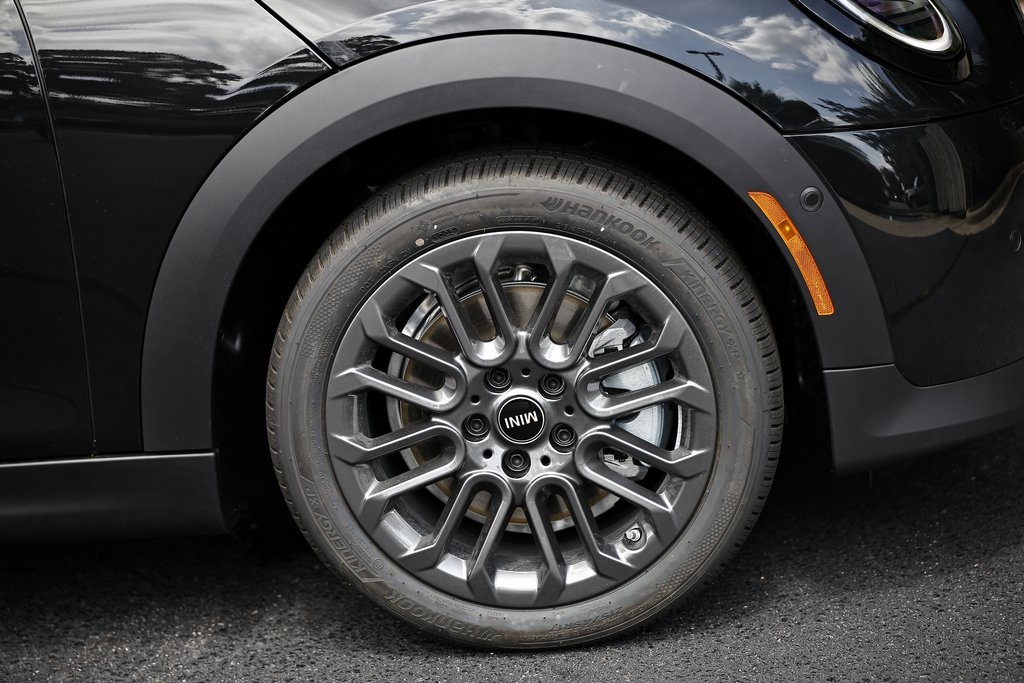 2025 Mini Cooper 4 Door Hardtop Iconic photo 3