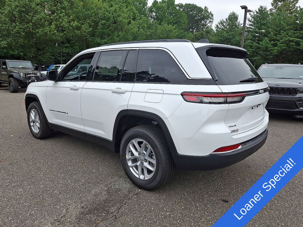 2025 Jeep Grand Cherokee Laredo photo 2