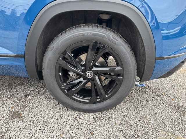 2025 Volkswagen Atlas Cross Sport SEL R-Line photo 14