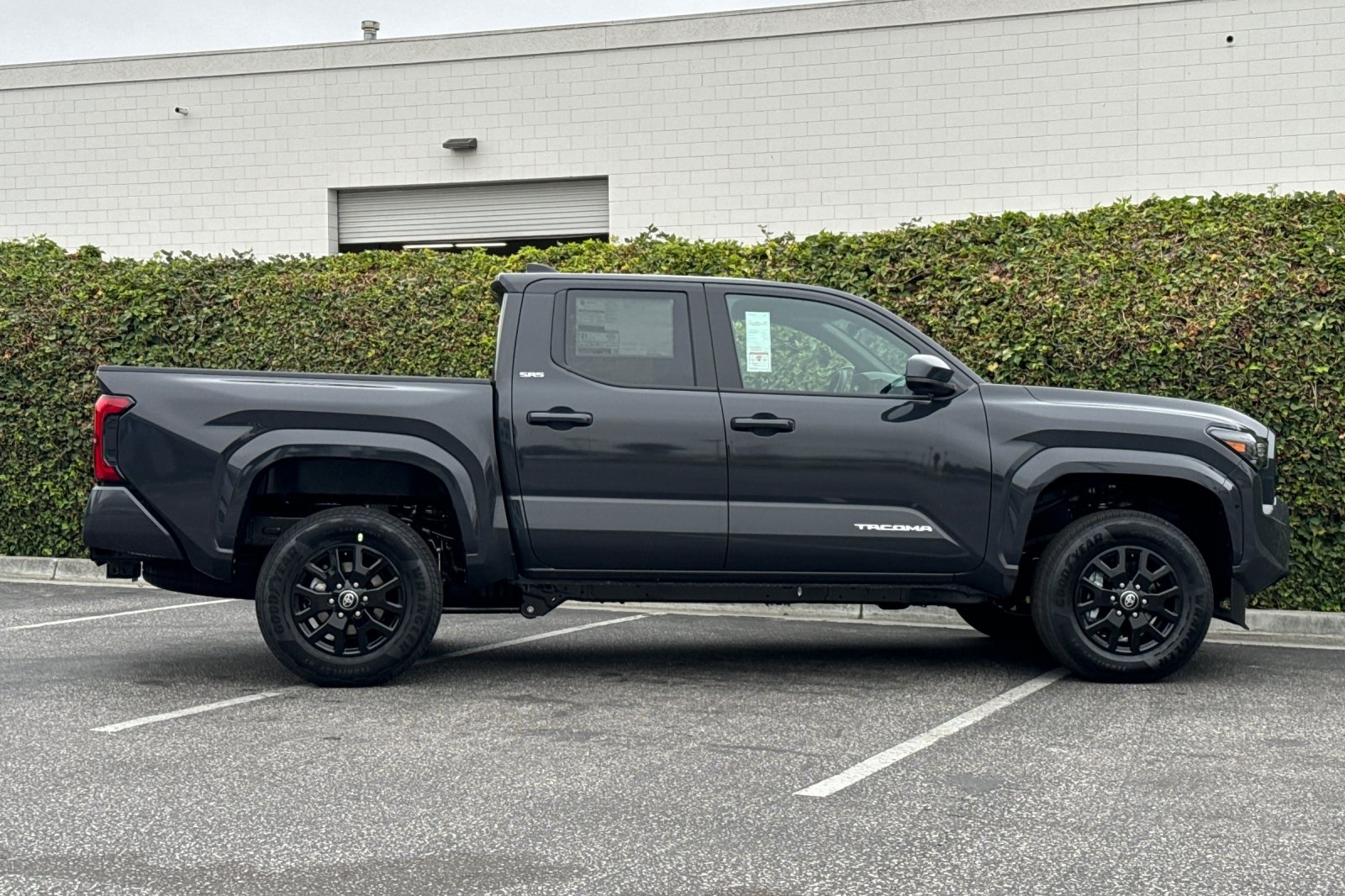 2025 Toyota Tacoma SR5 4x4 Double Cab photo 3