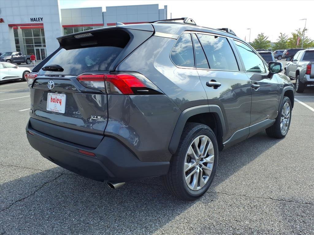 2023 Toyota RAV4 XLE Premium photo 4