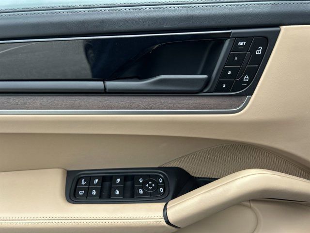 2025 Porsche Cayenne E-Hybrid Turbo photo 9