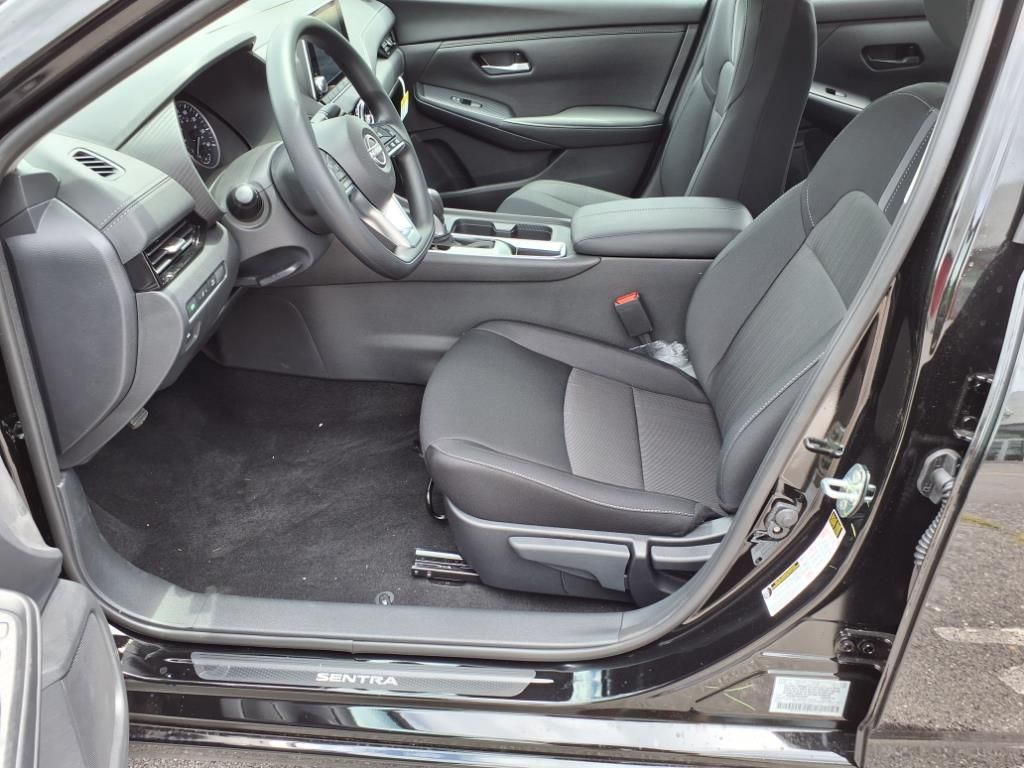 2025 Nissan Sentra SV photo 10