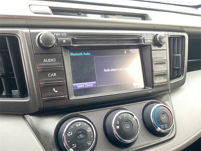 2014 Toyota RAV4 LE photo 26