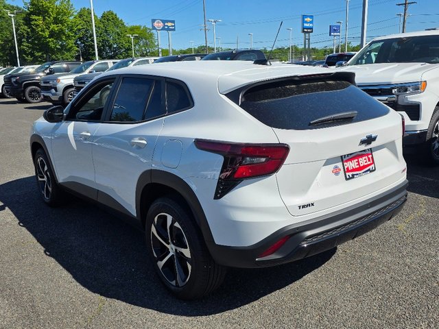 2025 Chevrolet Trax photo 8