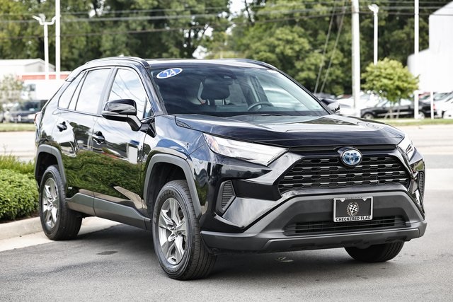 2024 Toyota RAV4 Hybrid XLE photo 12