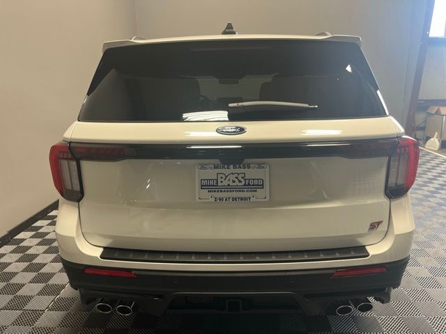 2025 Ford Explorer ST photo 4