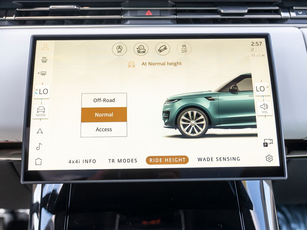 2025 Land Rover Range Rover Sport SE photo 21