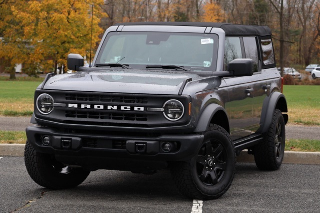 2024 Ford Bronco 4-Door Black Diamond's photo