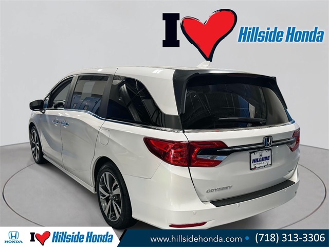 2023 Honda Odyssey Touring photo 2