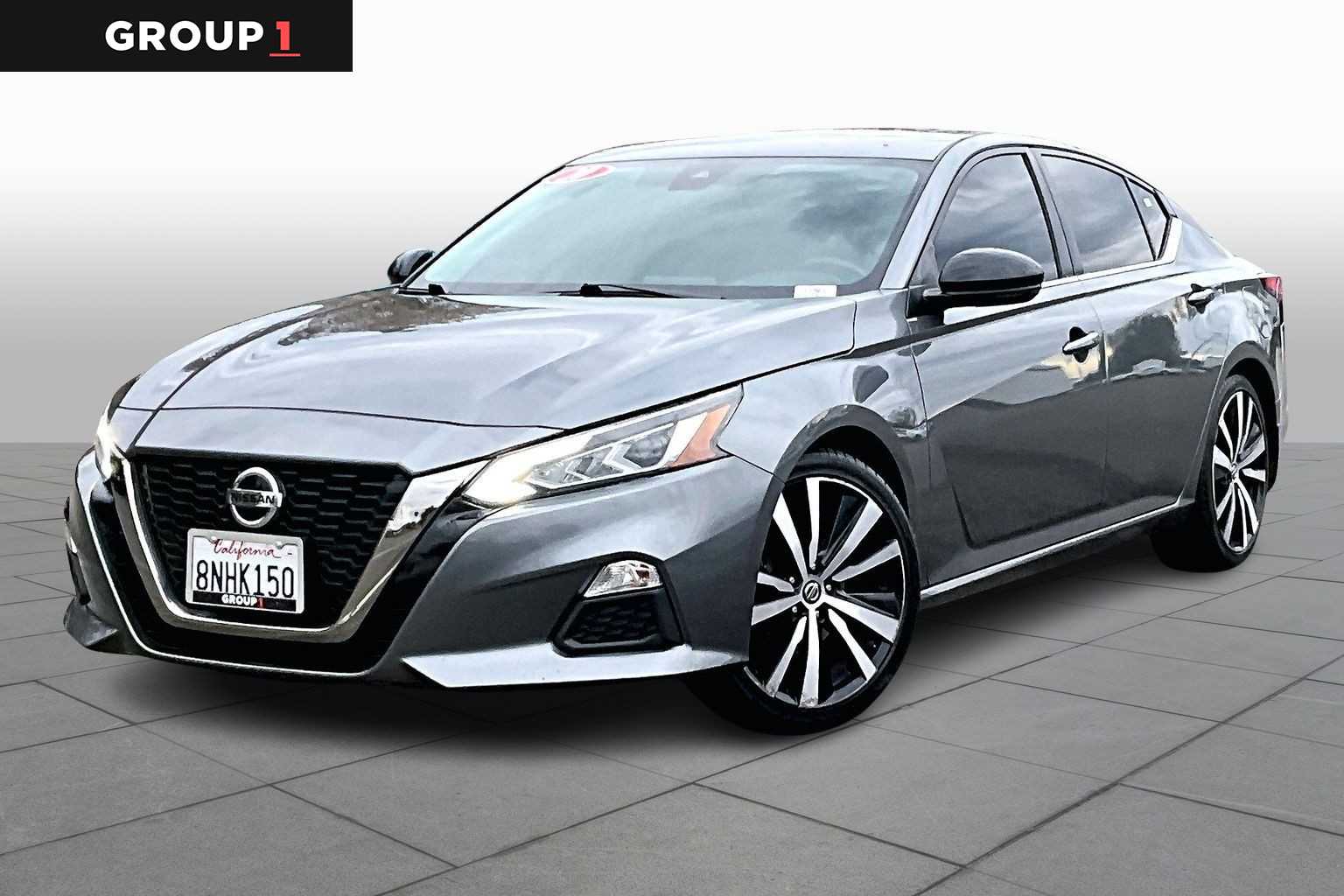 2020 Nissan Altima SR's photo