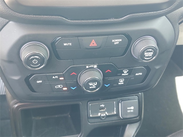 2020 Jeep Renegade Altitude photo 15