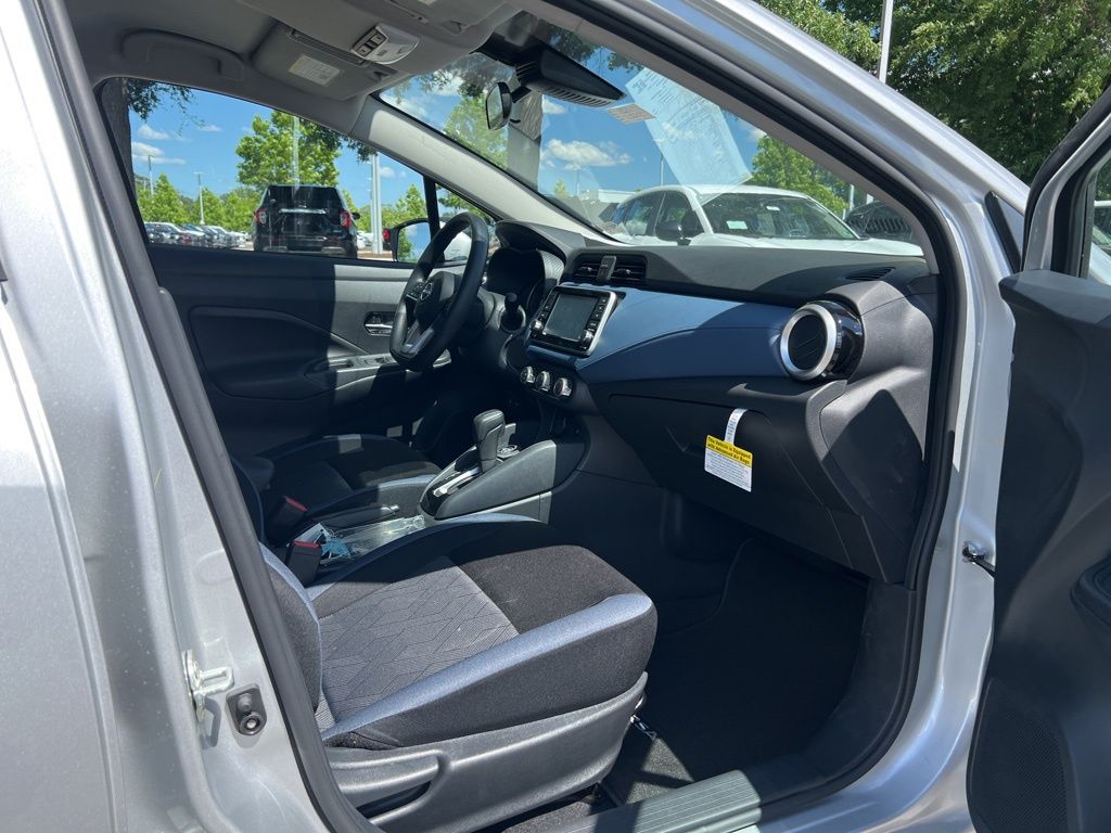 2025 Nissan Versa SV photo 14