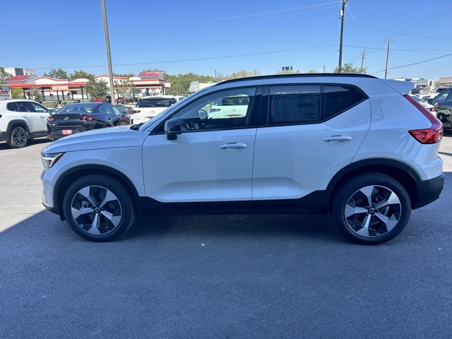 2026 Volvo XC40 AWD Plus photo 3