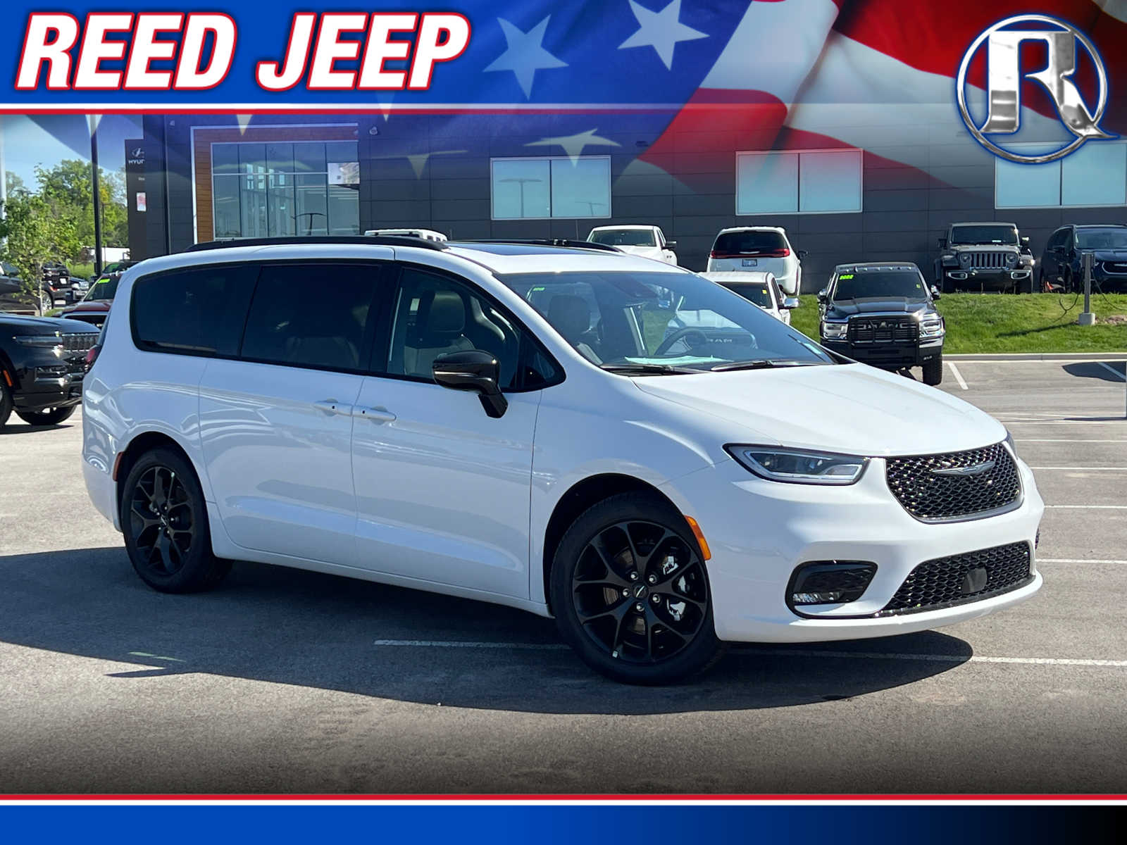 New 2024 Chrysler Pacifica Limited Minivan, Passenger in CT0573