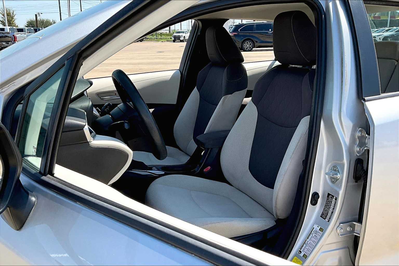2020 Toyota Corolla LE photo 6