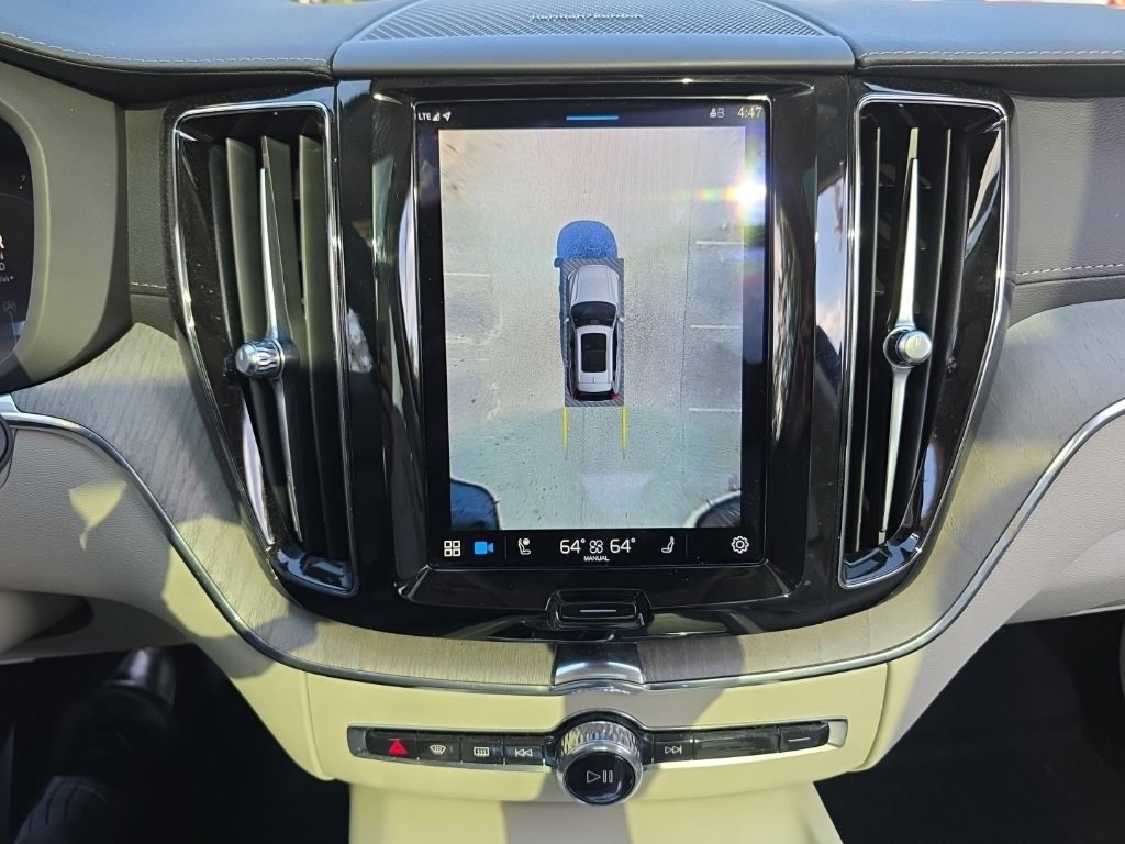 2023 Volvo XC60 B5 Ultimate photo 14
