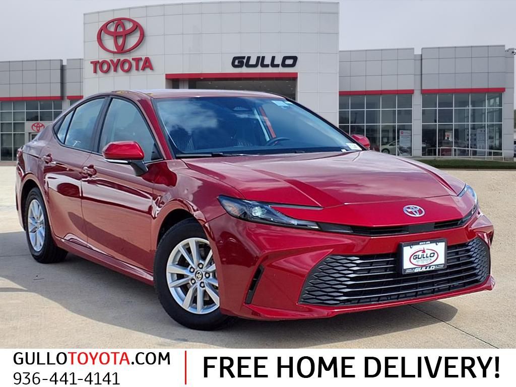 2025 Toyota Camry LE's photo