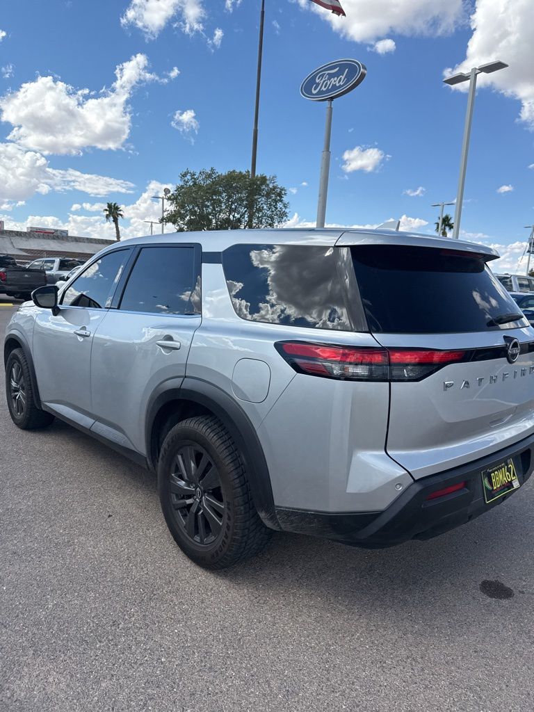 2022 Nissan Pathfinder S photo 32