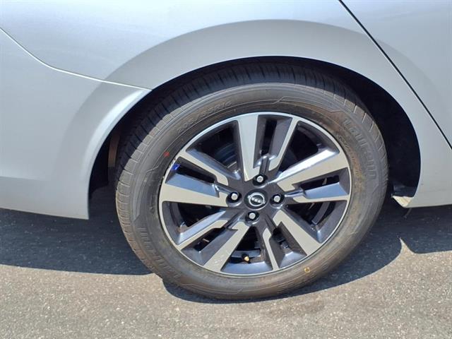 2023 Nissan Versa SV photo 23