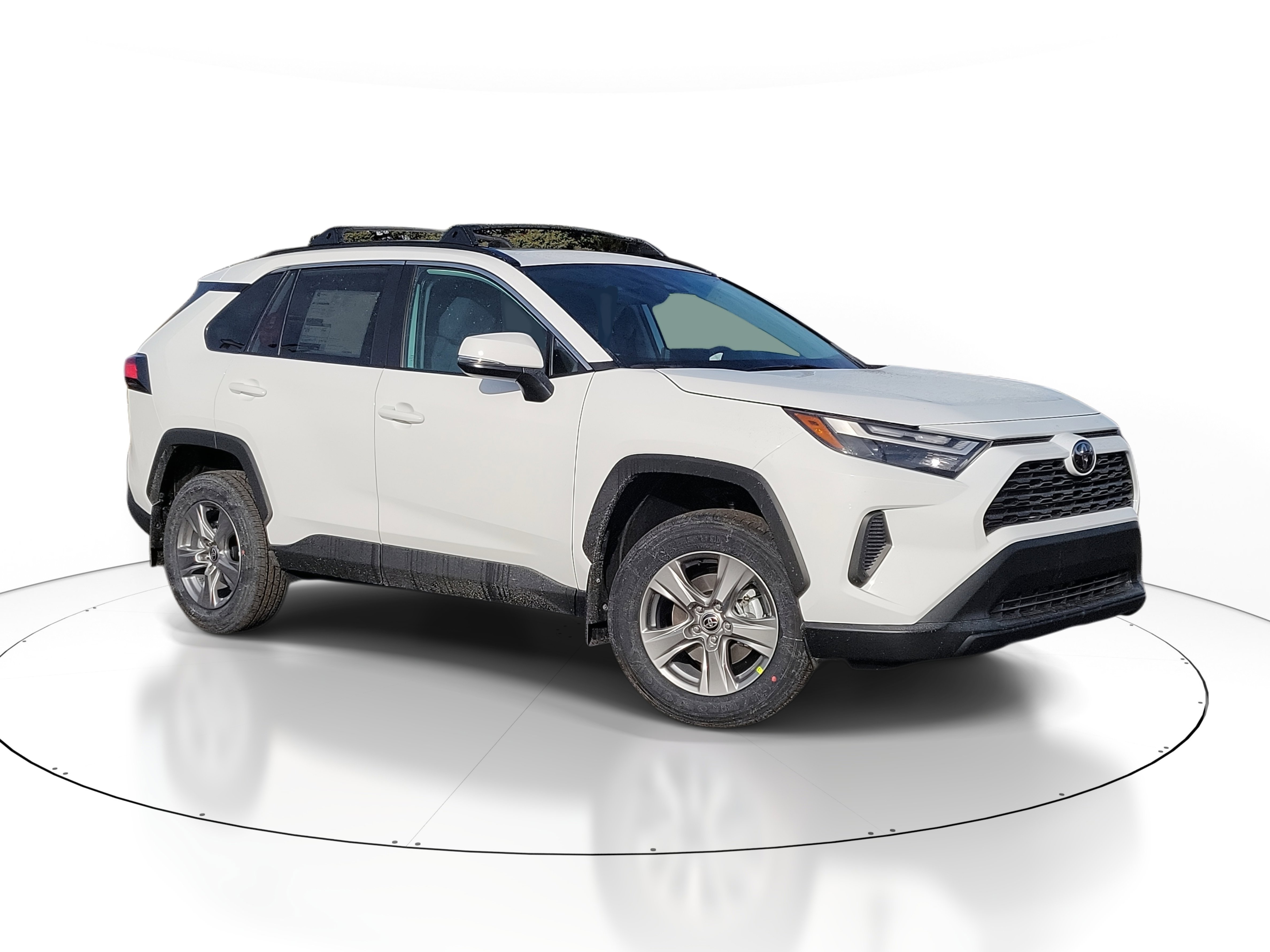 2025 Toyota RAV4 XLE's photo