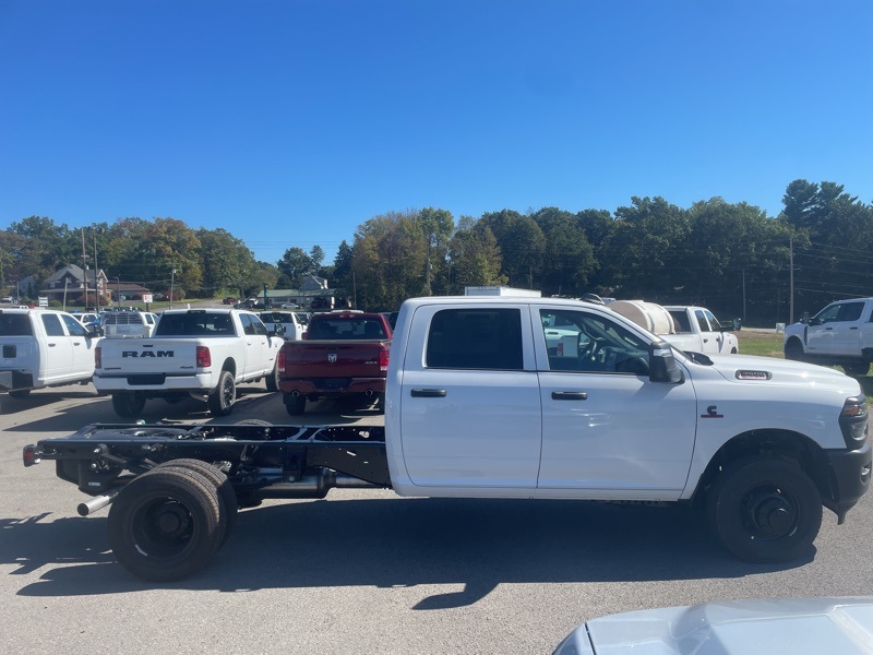 2026 Ram 3500 Tradesman photo 2