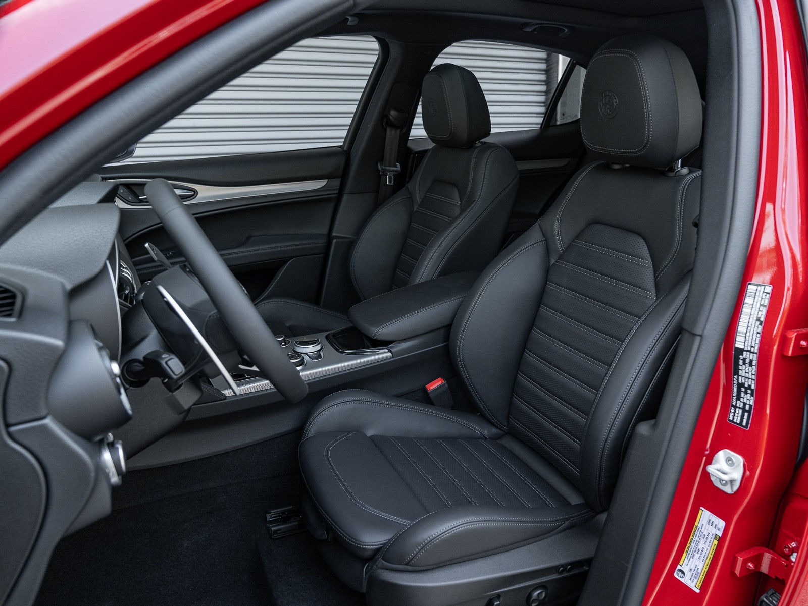 2024 Alfa Romeo Stelvio photo 21