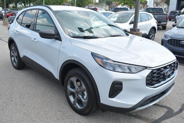 2025 Ford Escape ST-Line photo 4