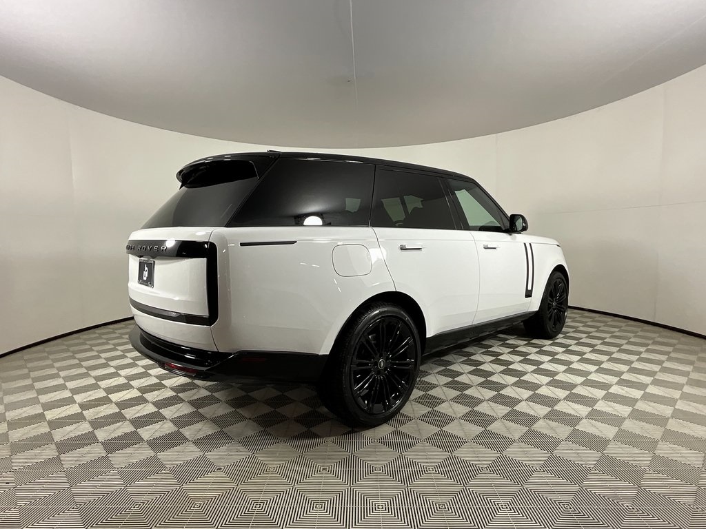 2025 Land Rover Range Rover SE photo 2