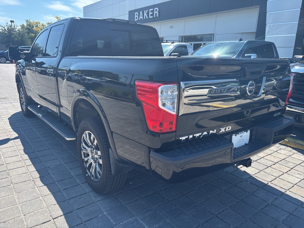 2016 Nissan Titan Crew Cab Platinum Reserve photo 2