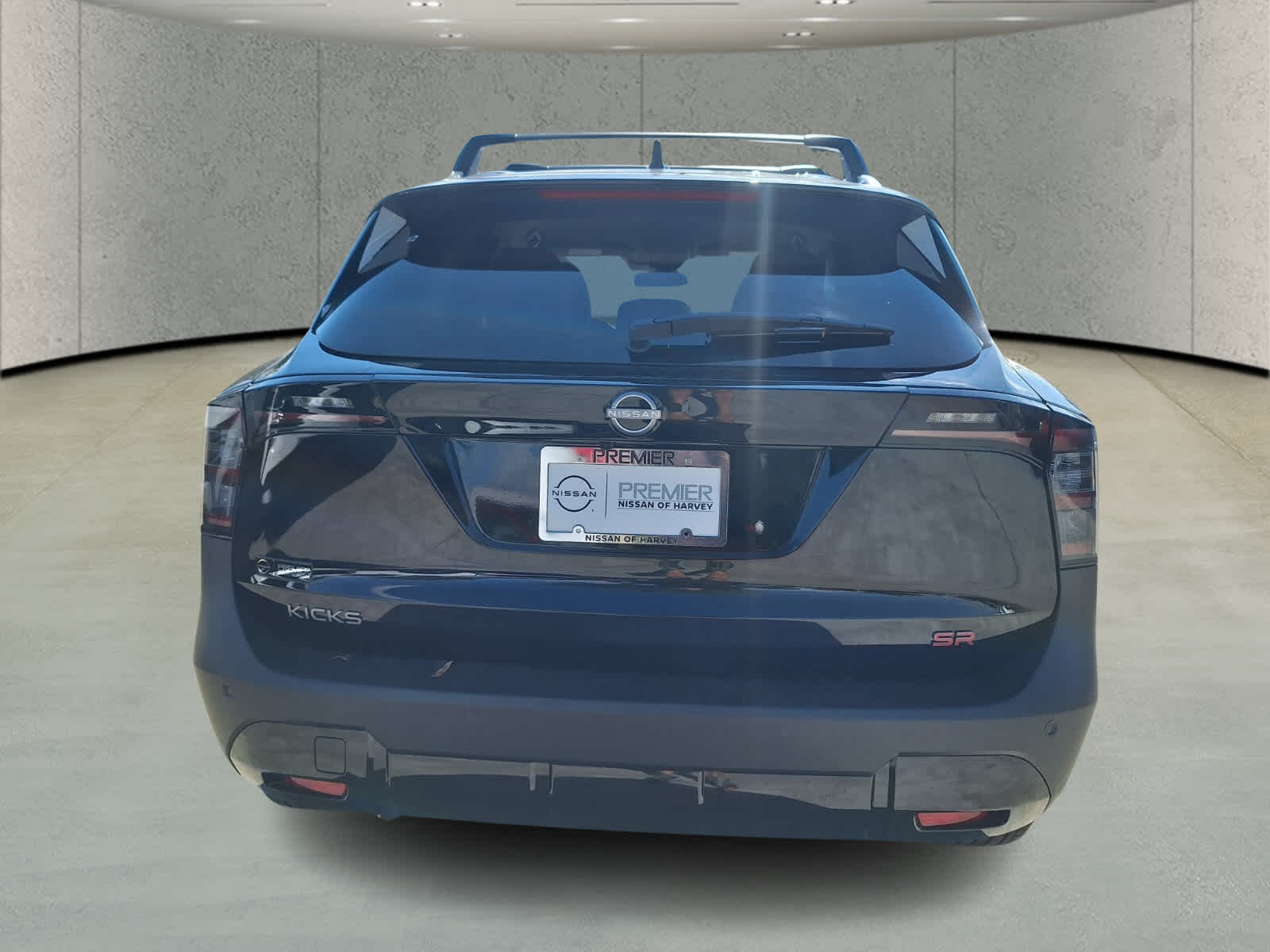 2026 Nissan Kicks SR photo 4