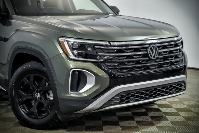 2025 Volkswagen Atlas Peak Edition SE photo 2