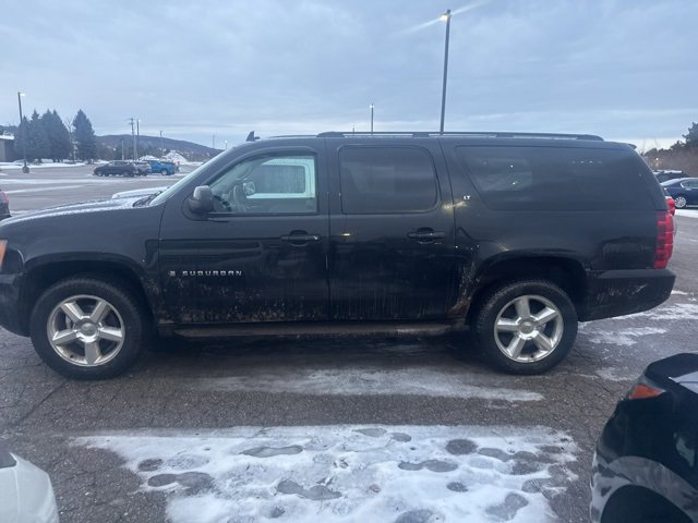 2008 Chevrolet Suburban LT's photo