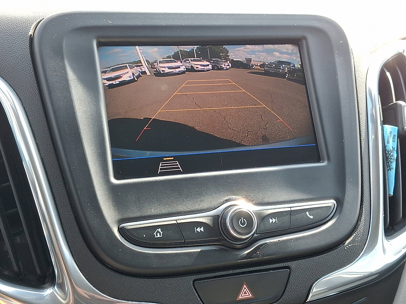 2020 Chevrolet Equinox LS photo 16
