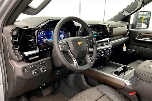 2025 Chevrolet Silverado 3500HD High Country photo 2